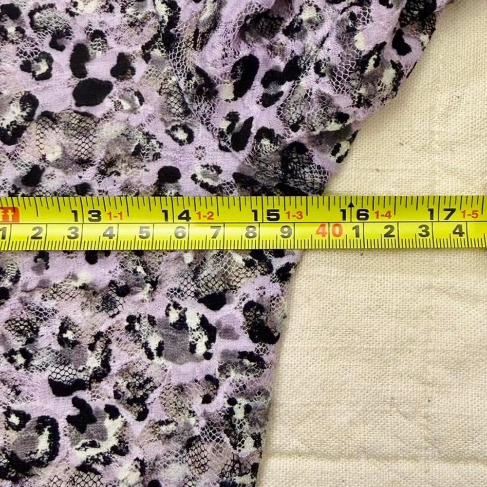 Green‎ Apple Leopard Mesh Top – M - Picture 6 of 7